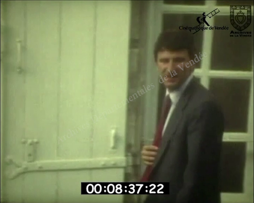 Mouilleron-en-Pareds : visite de François Mitterrand, 1987 ; Fontenay-le-Comte : Philippe de Villiers / Réalisateur : Charles-Henri Sorin